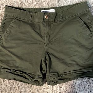 Mid rise green shorts